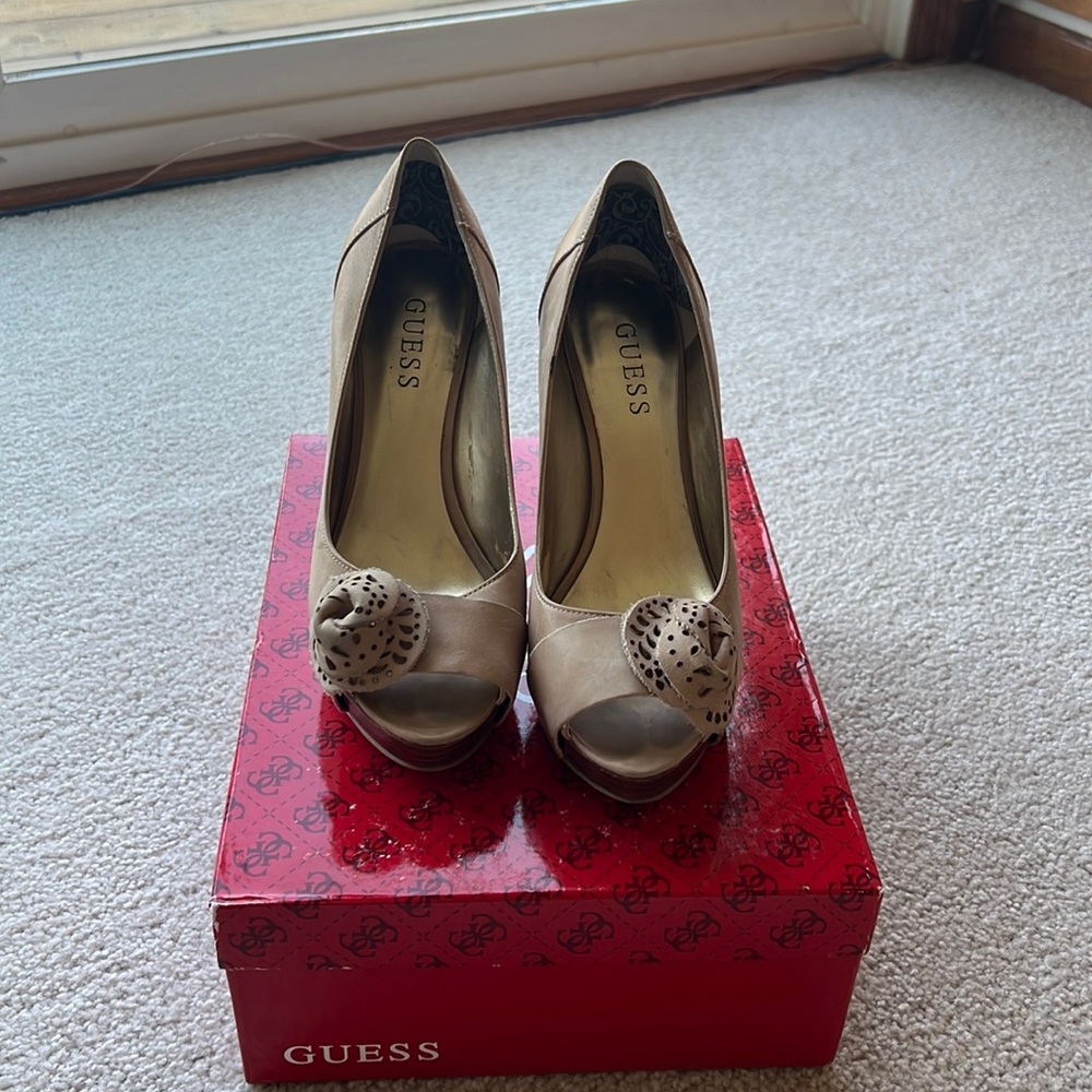 Guess light Natural leather 4” heels